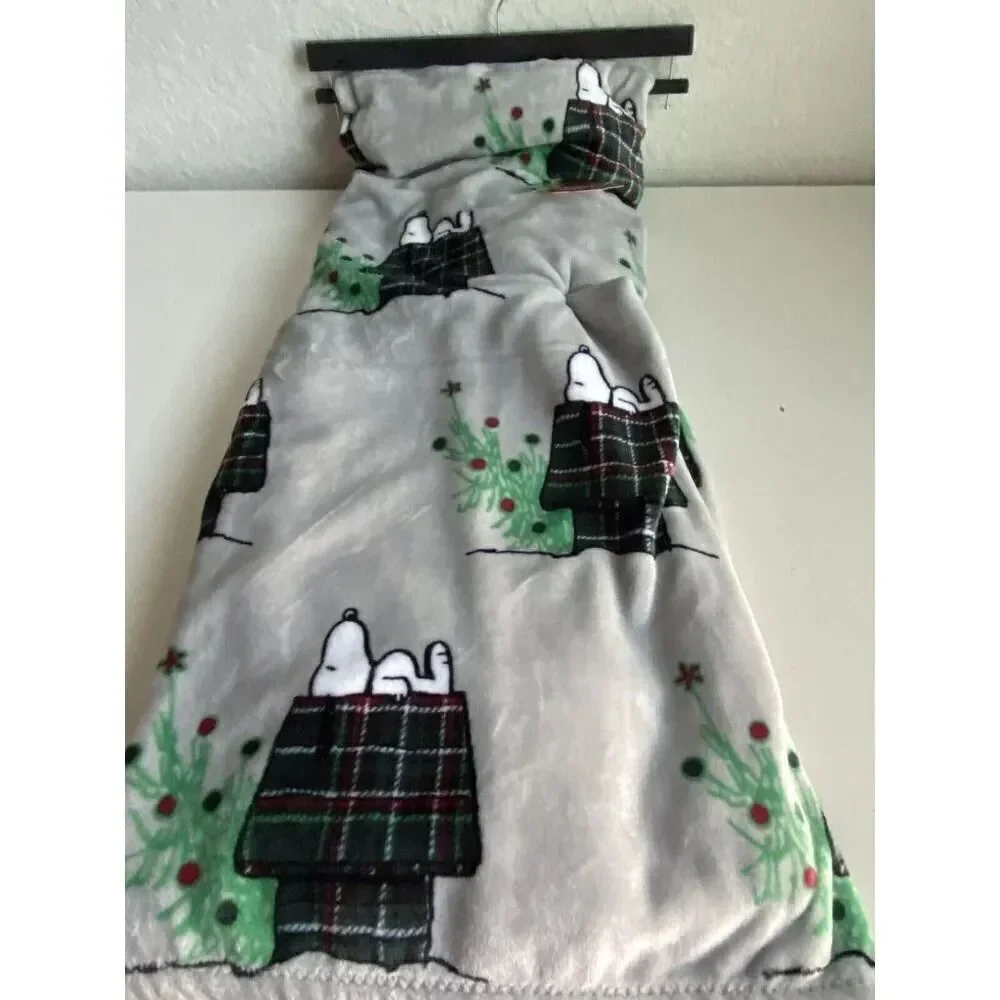 Peanuts Snoopy‎ Plaid Doghouse Christmas Tree VelvetLoft Throw Blanket 50 X 70”